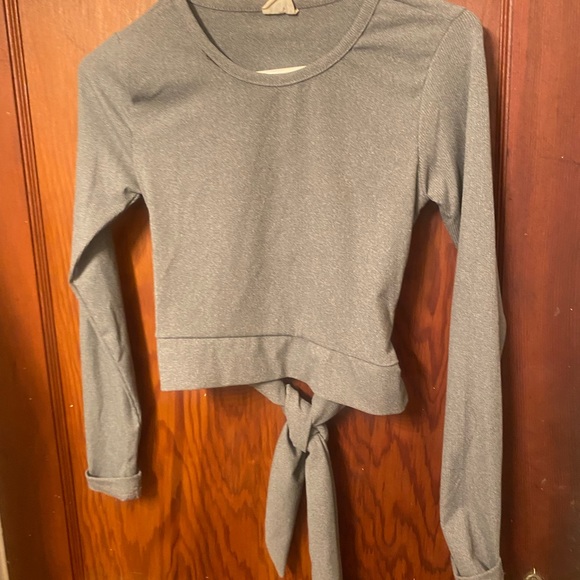 One Step Up crop top - Picture 3 of 10